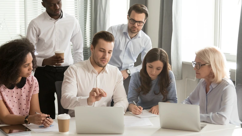 Retail team members meet for a POS consulting session.